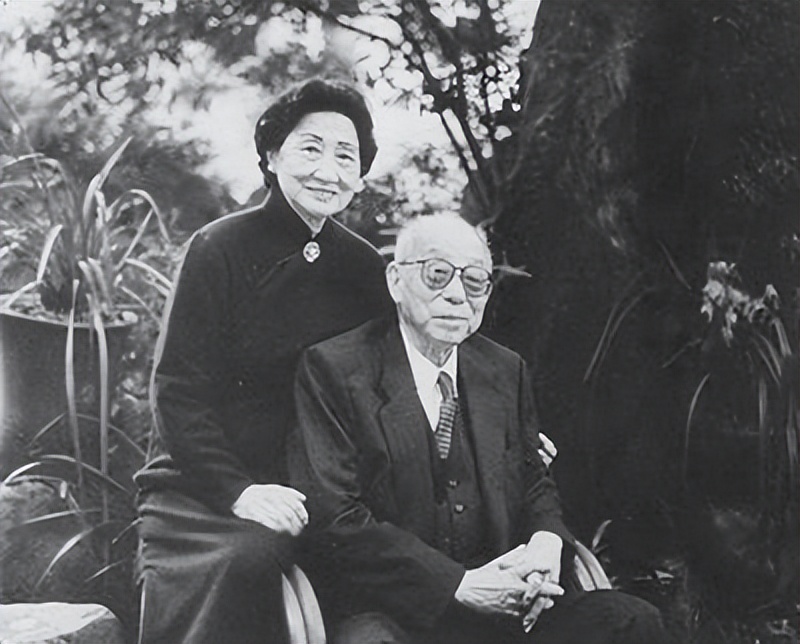 海角社区：张学良魅力有多大？90岁的时候，仍然有两个女人为他争风吃醋