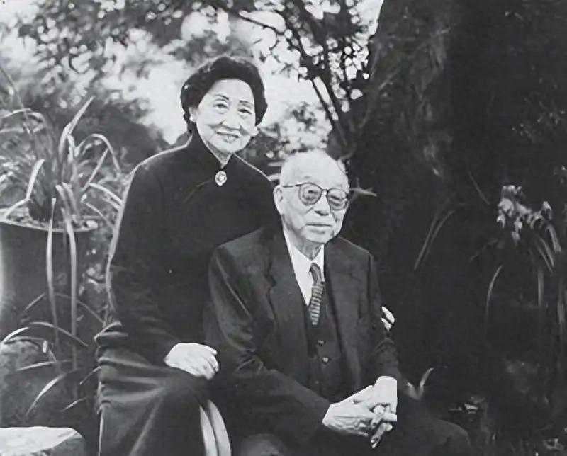 海角社区：张学良魅力有多大？90岁的时候，仍然有两个女人为他争风吃醋