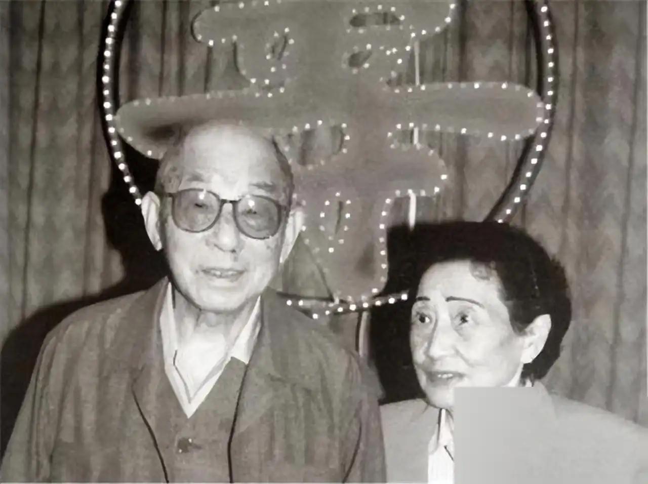 张学良蒋士云情感纠葛_张学良与赵一荻爱情故事_张学良最爱蒋士云