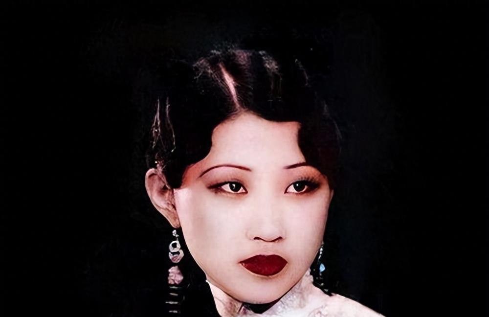 海角社区：张学良有多风流？自诩“平生无憾事，唯一爱女人”，90岁还见情人